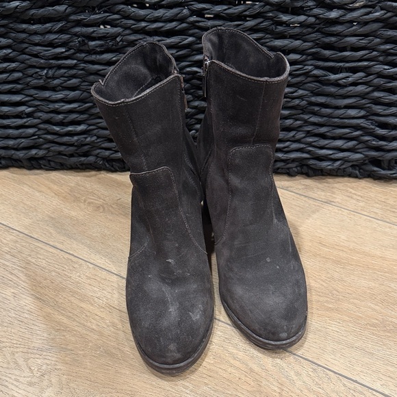La CANADIENNE Black Suede Ankle Booties - Picture 4 of 4